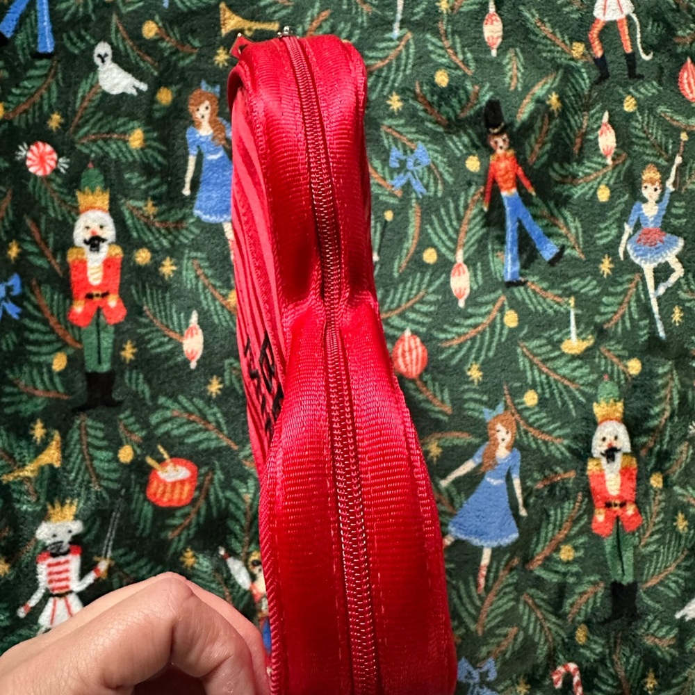 Harvey’s Be Mine Sweetheart Convertible Seatbelt Collectors Bag - Picture 4 of 11